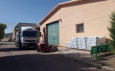 ATICA pone en marcha el segundo reparto de maíz para los cotos de la Sierra y prepara nuevos envíos a Molina